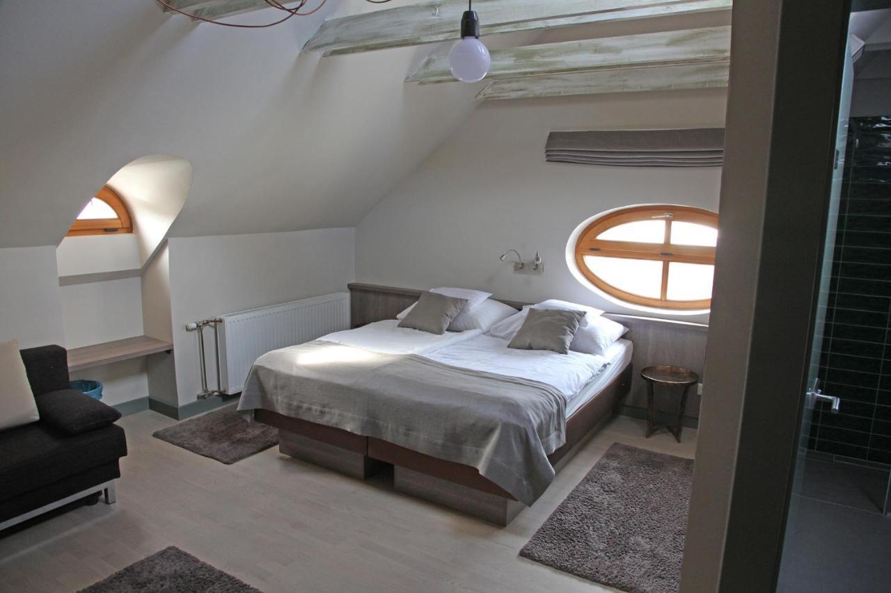 Portre Panzio Hotel Koszeg Bagian luar foto