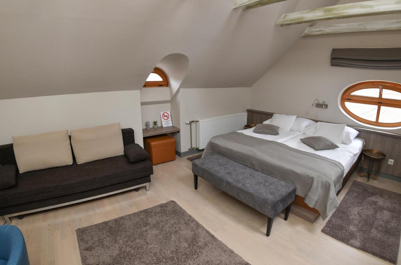 Portre Panzio Hotel Koszeg Bagian luar foto