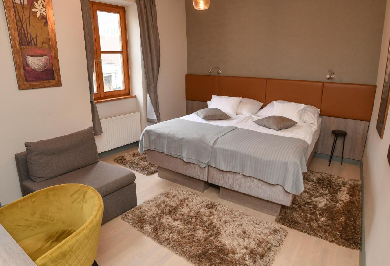 Portre Panzio Hotel Koszeg Bagian luar foto
