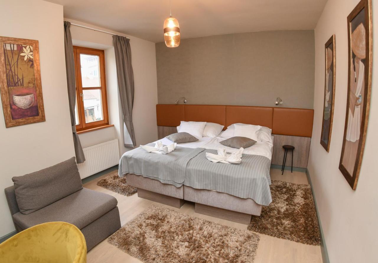 Portre Panzio Hotel Koszeg Bagian luar foto