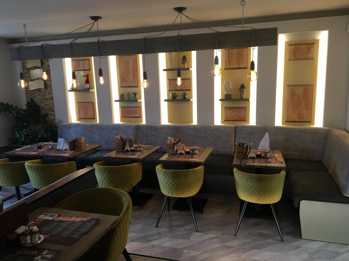 Portre Panzio Hotel Koszeg Bagian luar foto